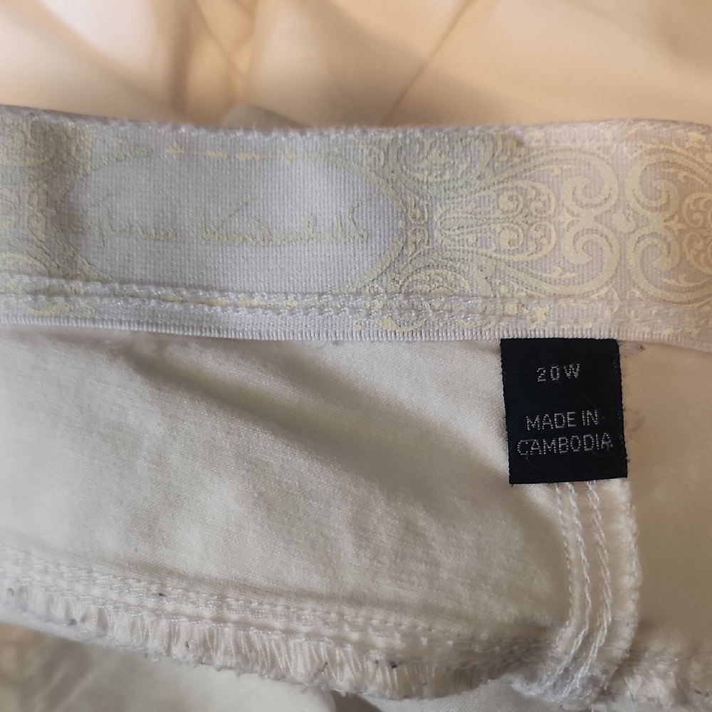 Women's White Jeans - Picture 4 of 4
